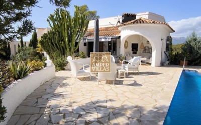 Precioso y acogedor chalet con bonito jardín.